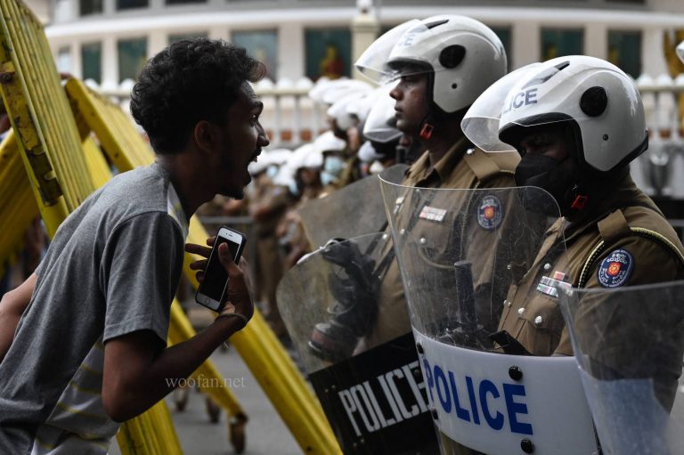 TOPSHOT-SRI LANKA-POLITICS-ECONOMY-PROTEST